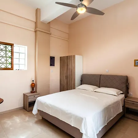 Appartamento στούντιο στη στοά βαρβουτσή#6 Kalamata