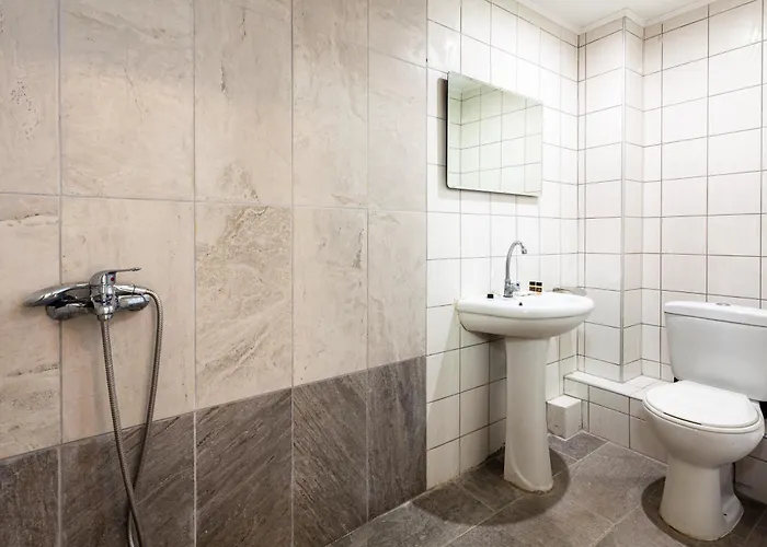 στούντιο στη στοά βαρβουτσή#6 *