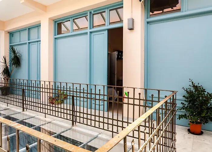 στούντιο στη στοά βαρβουτσή#6 * קלמאטה